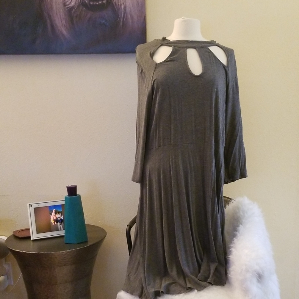 3/4 length sleeve, midi dress